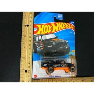 Hot‎ Wheels 2022 20 Jeep Gladiator 130/250 Black Orange Truck Diecast Car